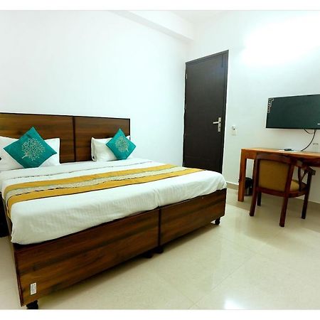 Gupta Residency Near Ajnara Heritage Noida Exterior photo
