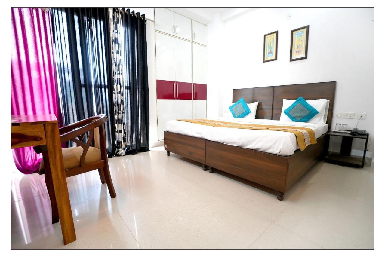 Gupta Residency Near Ajnara Heritage Noida Exterior photo